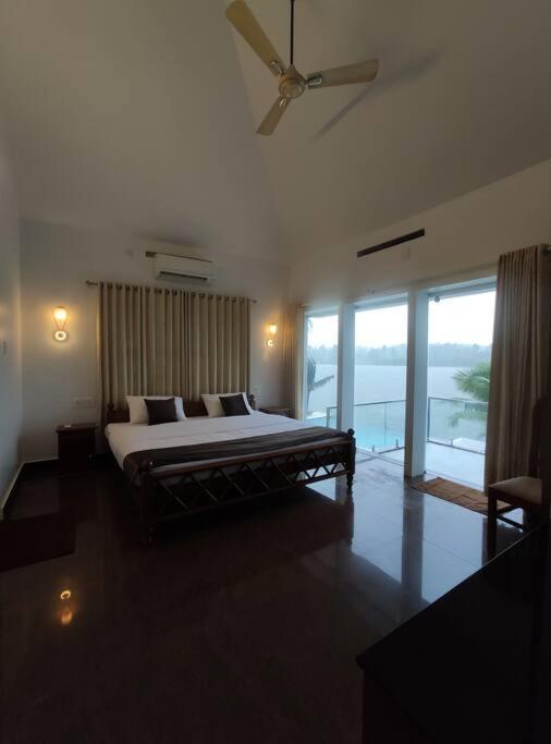 Riveria Portico - River Side 6 Bedroom Private Pool Bungalow North Paravur المظهر الخارجي الصورة