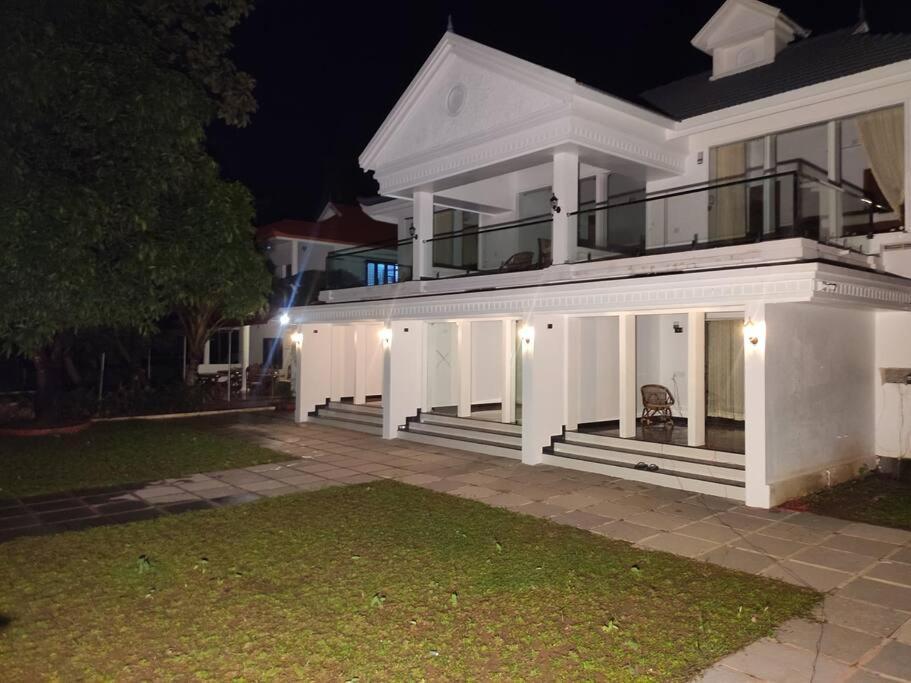 Riveria Portico - River Side 6 Bedroom Private Pool Bungalow North Paravur المظهر الخارجي الصورة