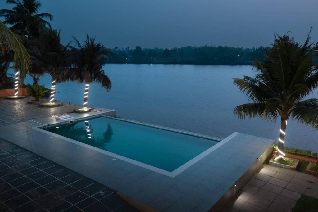 Riveria Portico - River Side 6 Bedroom Private Pool Bungalow North Paravur المظهر الخارجي الصورة