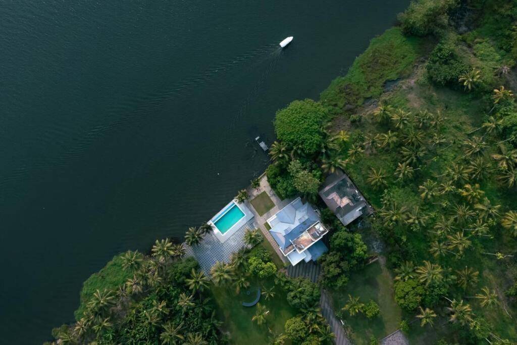 Riveria Portico - River Side 6 Bedroom Private Pool Bungalow North Paravur المظهر الخارجي الصورة
