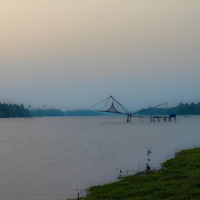 Riveria Portico - River Side 6 Bedroom Private Pool Bungalow North Paravur المظهر الخارجي الصورة